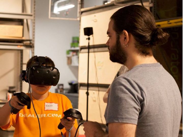 Design Lab kids experience virtual reality